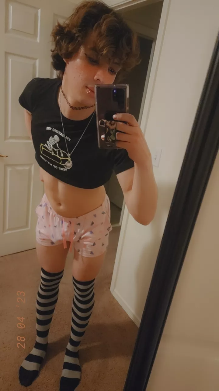 Happy Femboy Friday 😘 posted by Premier2395