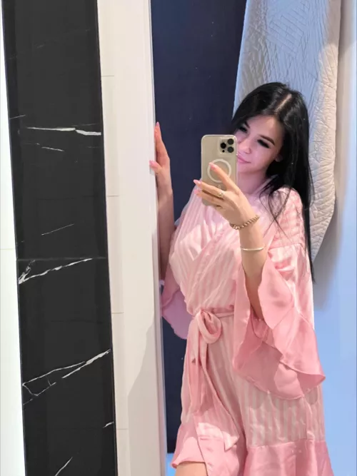 Happy Friday all,weekend is almost here yay!! by Lolaxelo