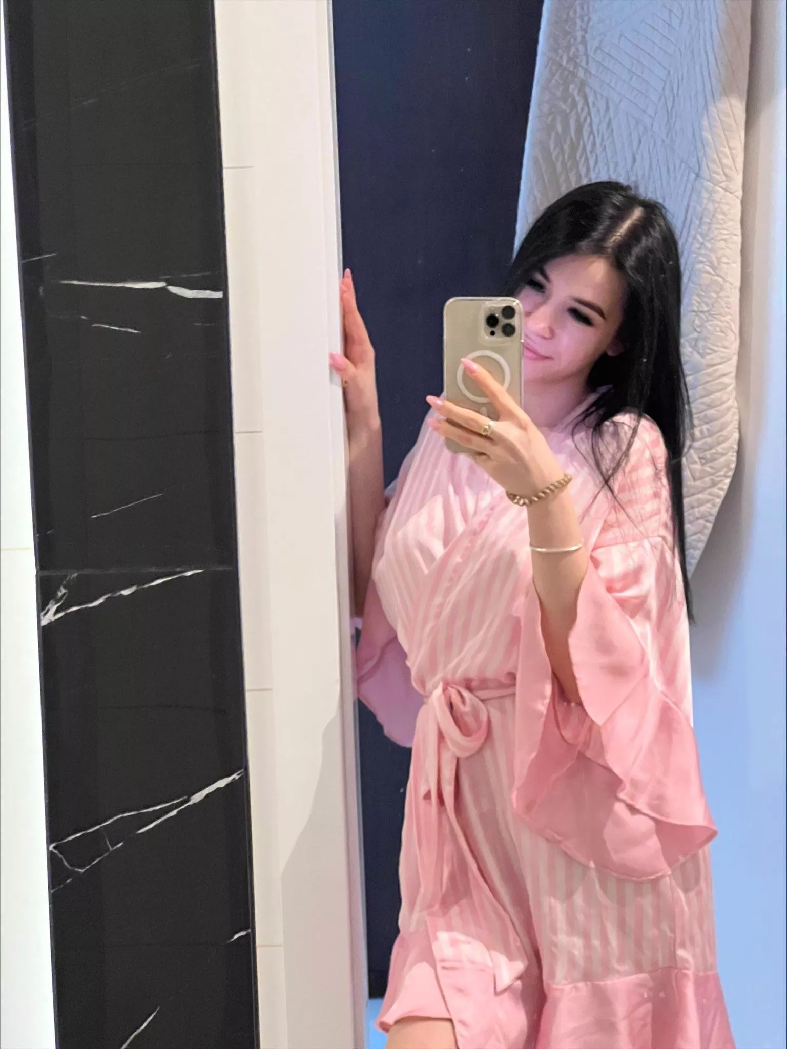 Happy Friday all,weekend is almost here yay!! posted by Lolaxelo