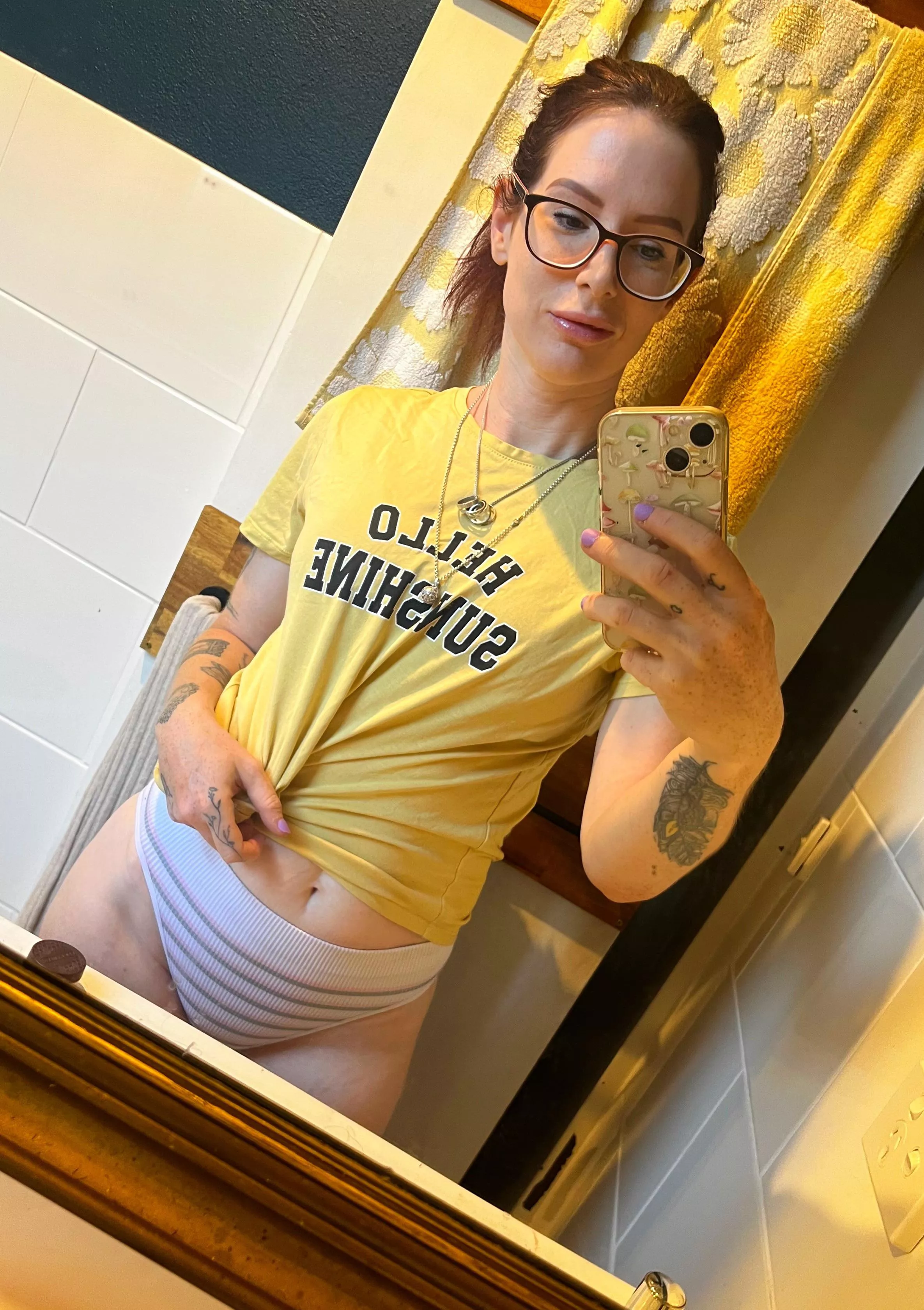 Hello sunshine 😘 [F] posted by housewifebirdie