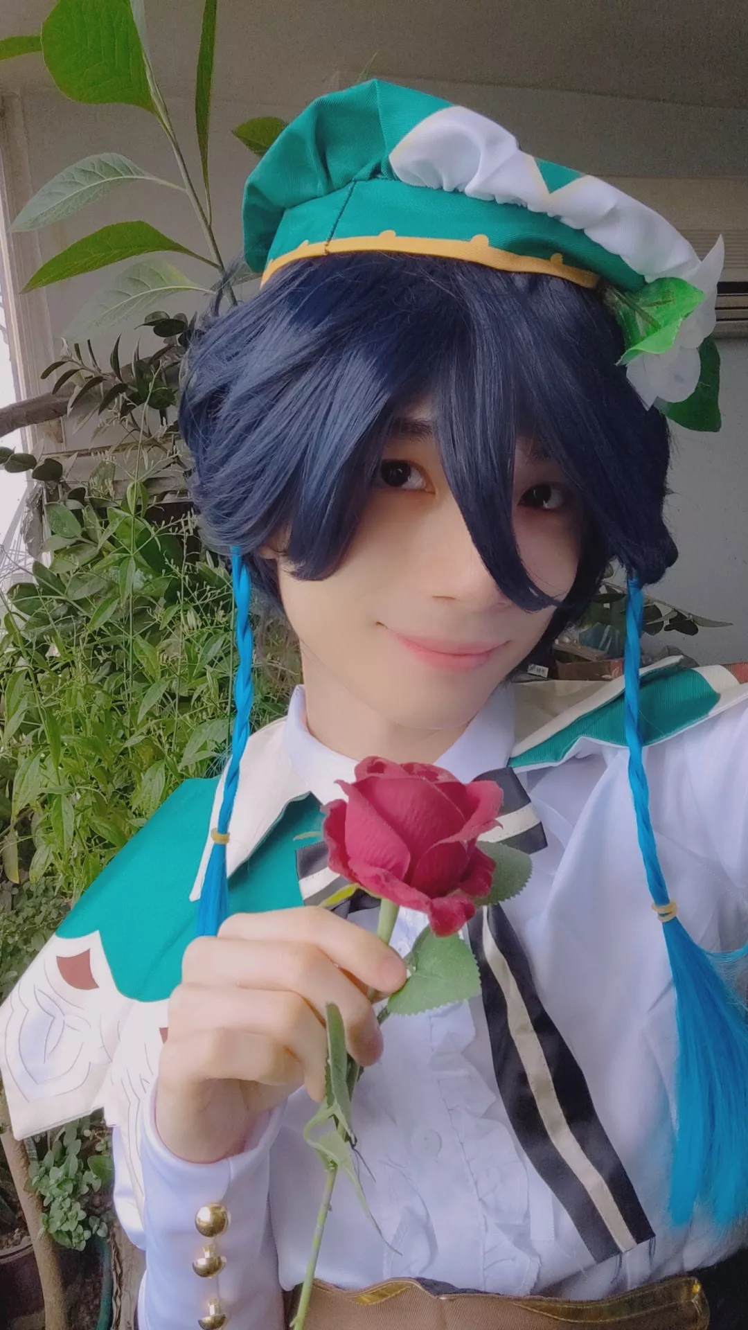 I feel very happy, I had been wanting to cosplay as Venti for a long time and I finally got to do it 💖🍃 posted by ErinaKitty