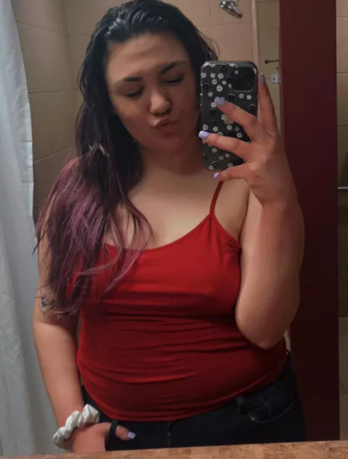 I look good in red :) by juliannaSCARLET