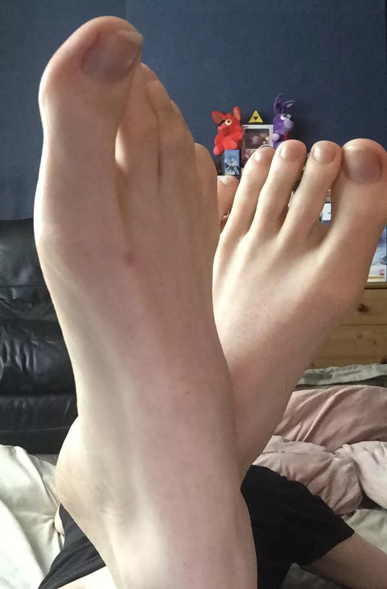 I love showing my feet 🥰 posted by MissPirait