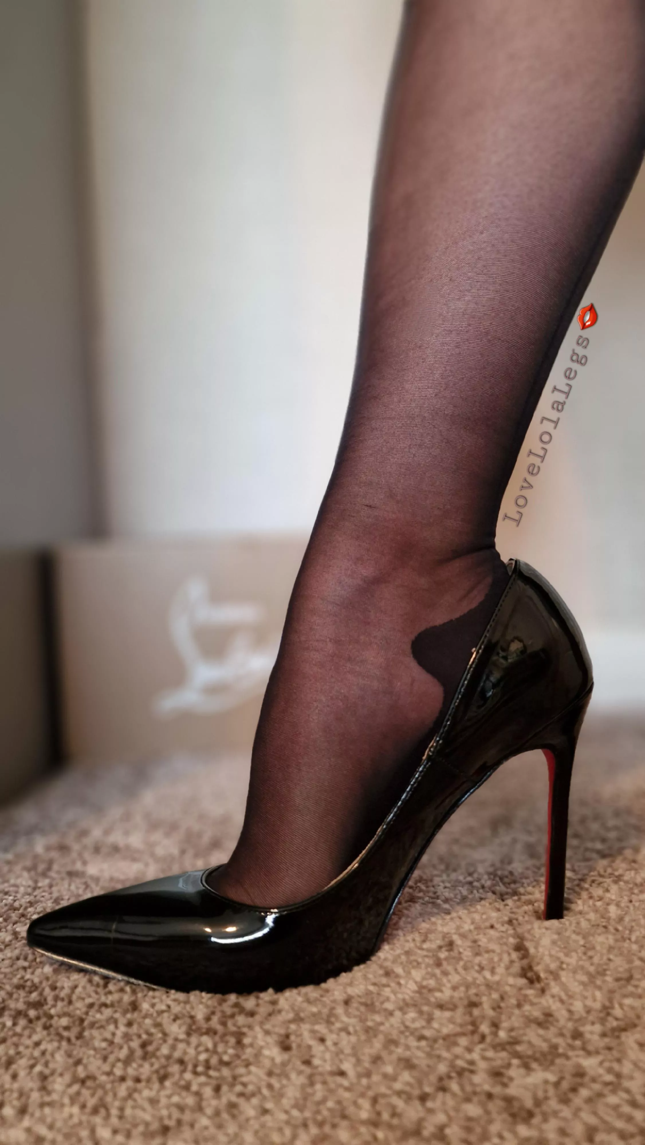 I'm going for a classic look today 👄 posted by lovelolalegs