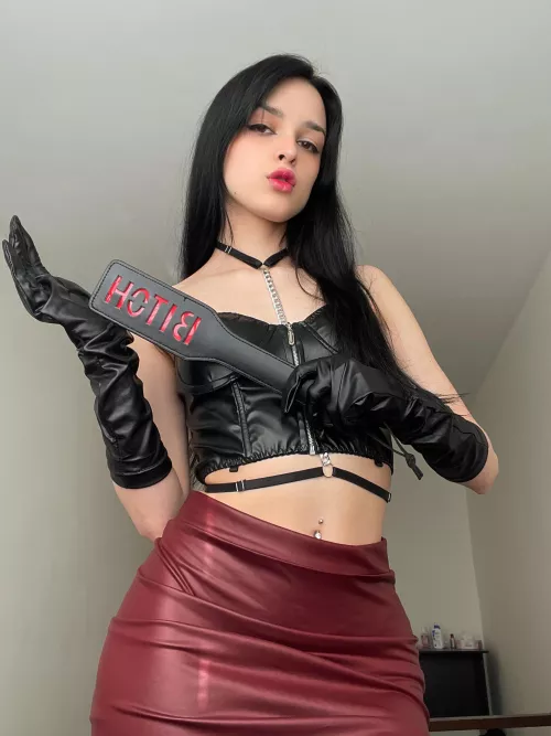 Leather queen 😏 by Lory19yo