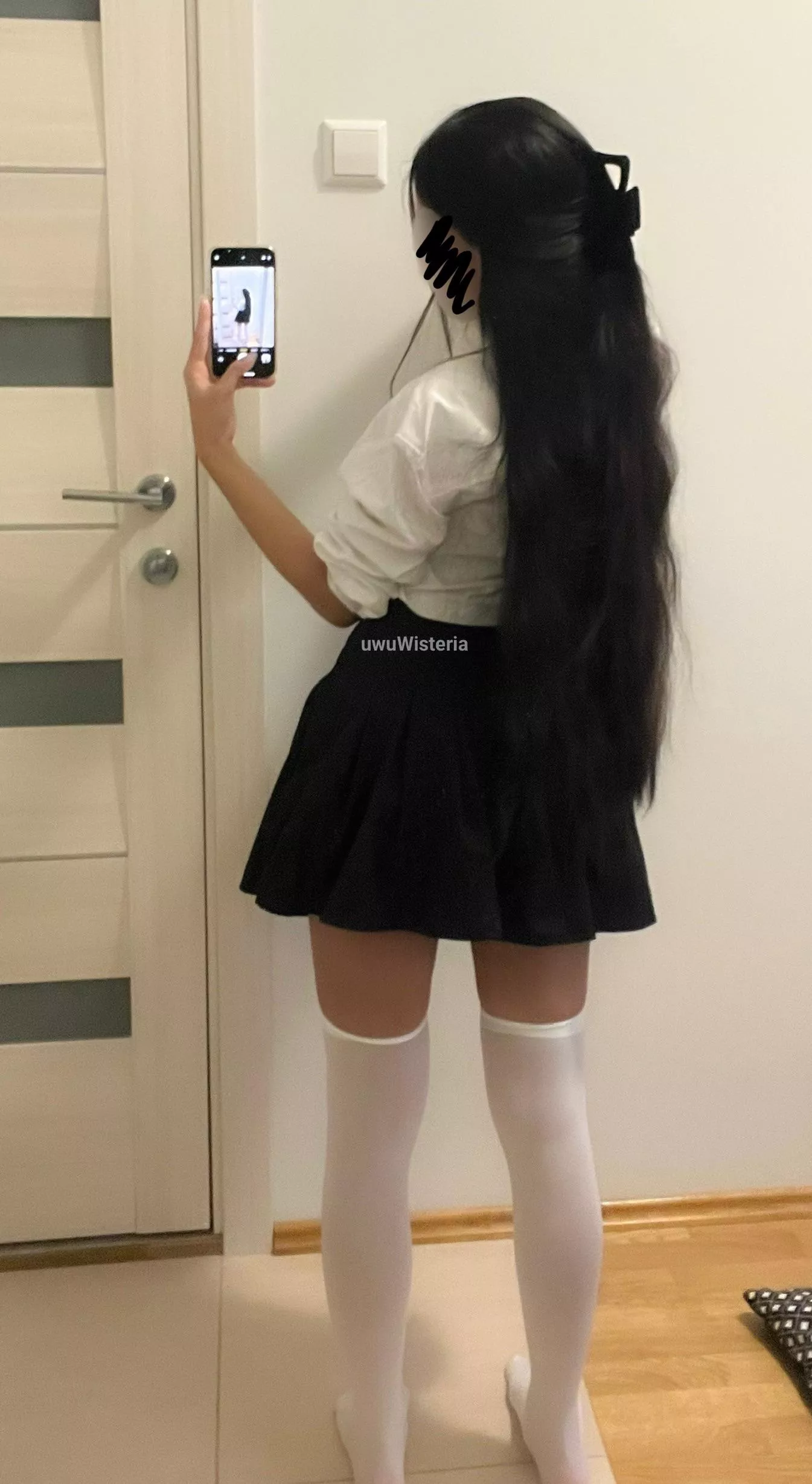 long hair for gripping 😳 posted by uwuWisteria