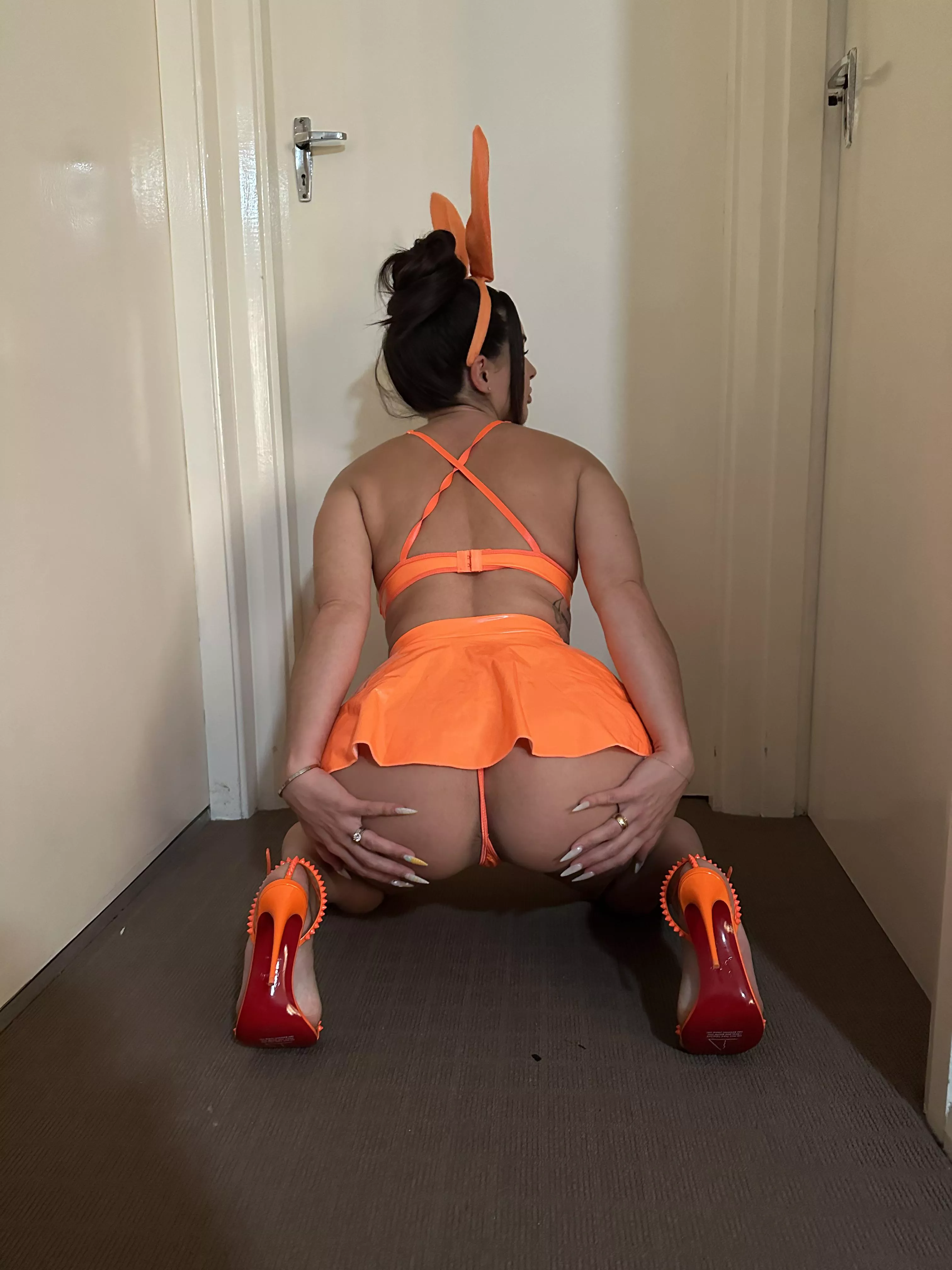 Loubs 🧡 posted by neongeminix