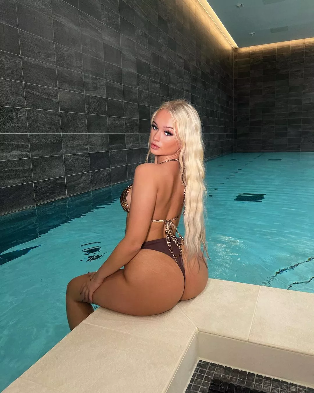 Molly posted by Gethyper123