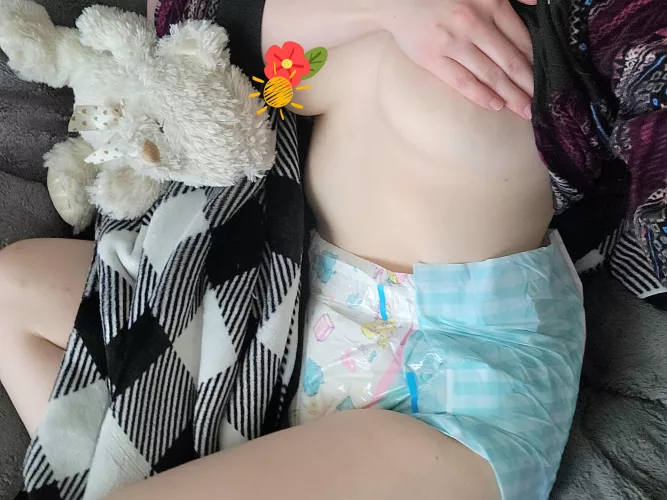 my daddy came homeee ☺️ new diapie for baby 🌸 by makemewetttt