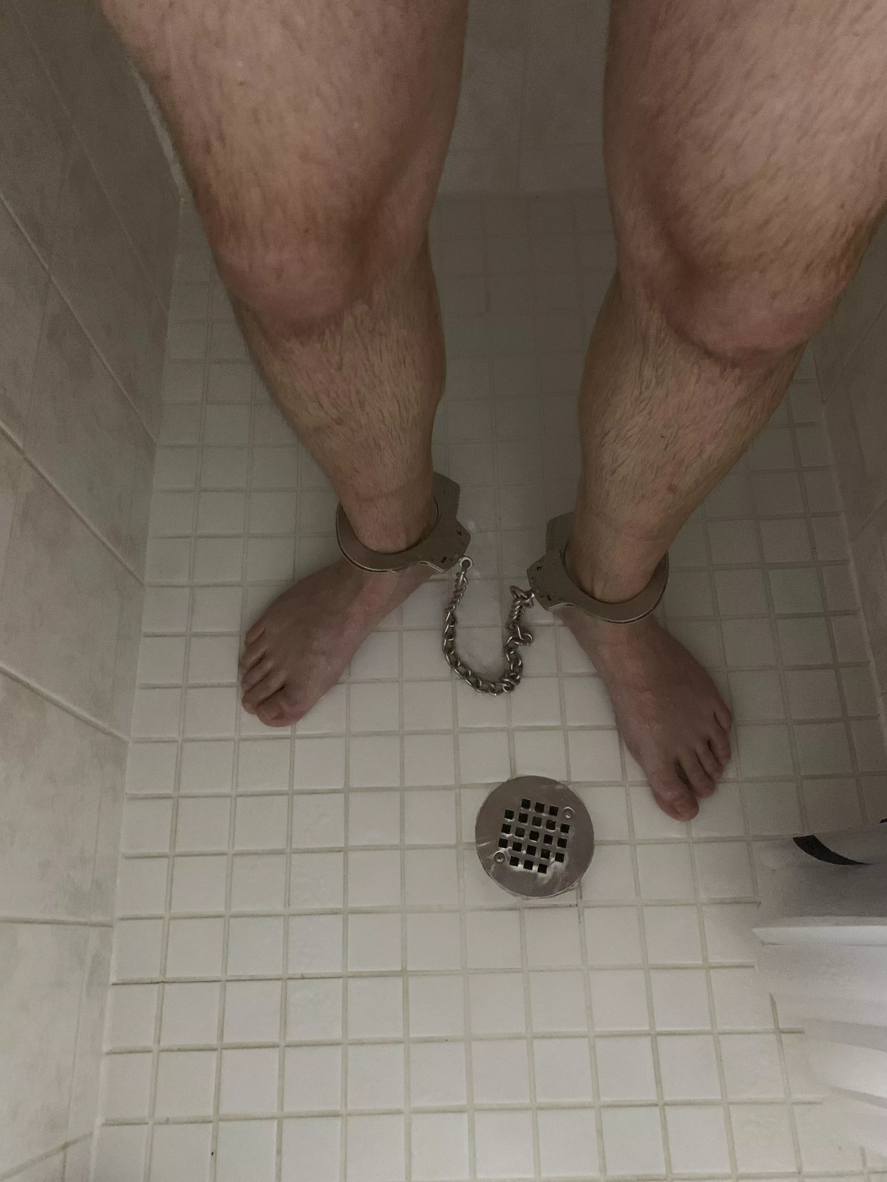 Shackled shower to start the weekend. A fun way to start the weekend and remind me who’s in charge 🔒⛓ posted by burlboy13