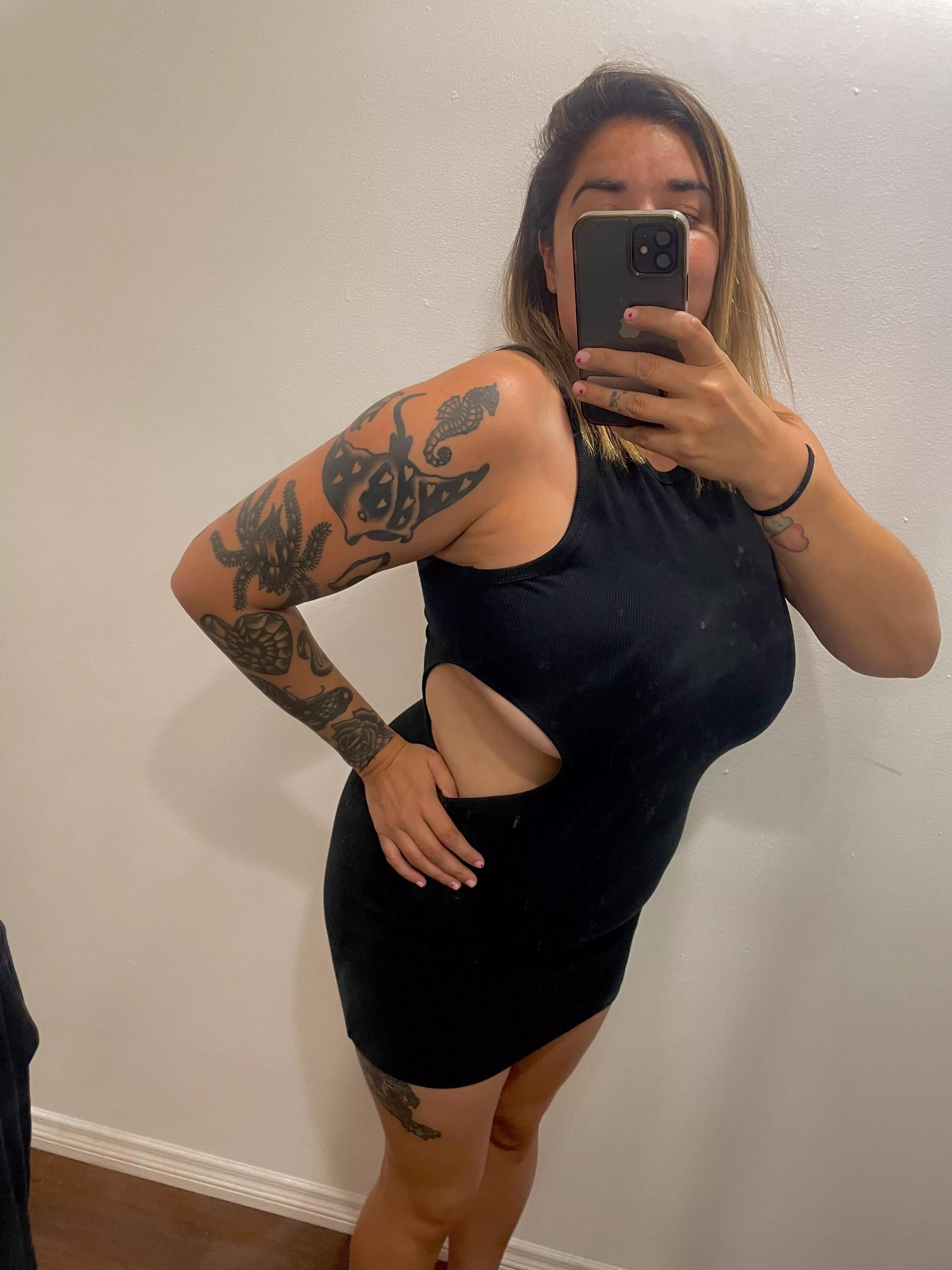 This dress wasn’t made for girls with huge boobs… posted by xlushxlisax