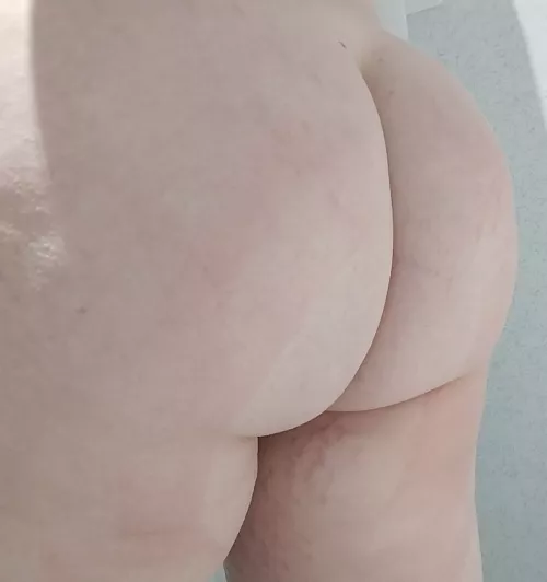 toilet seat marks by Flemish-wallflower