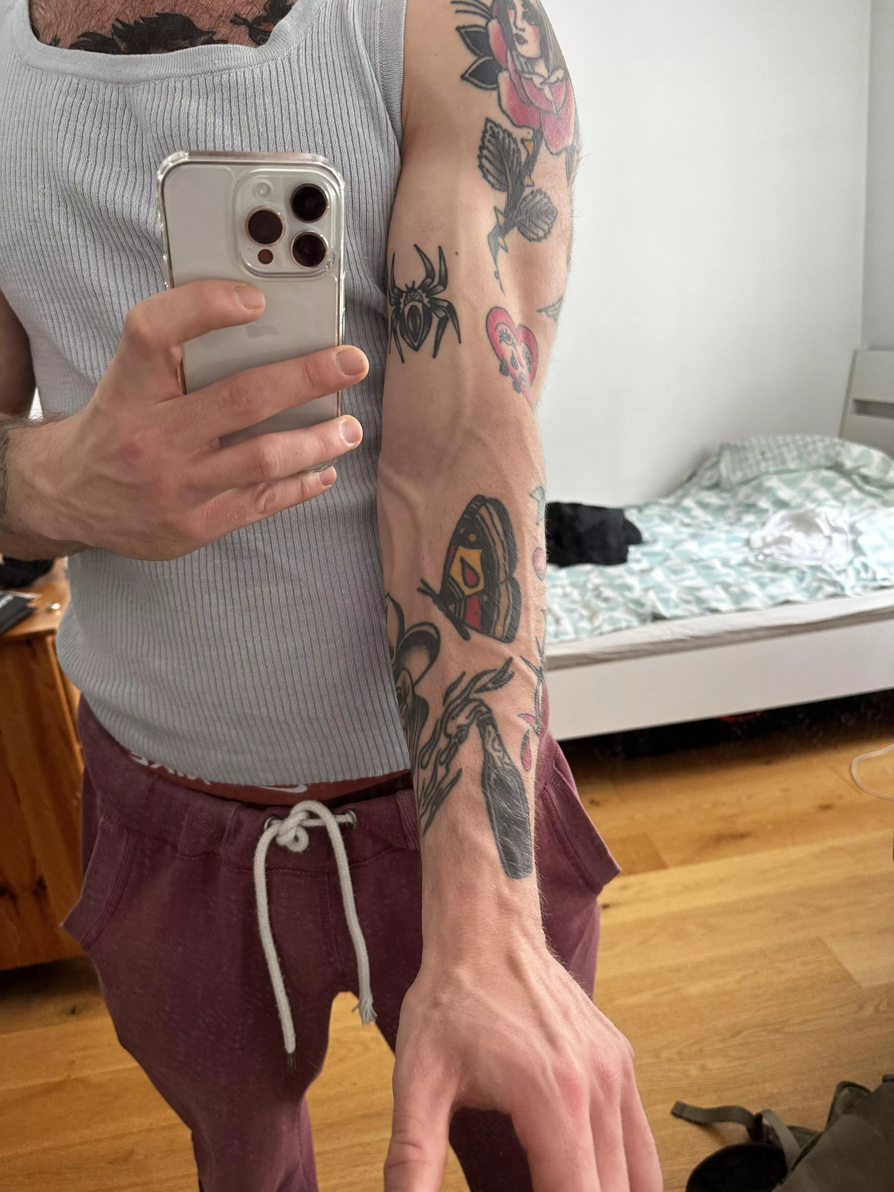 Wanna hold hands? posted by haael12