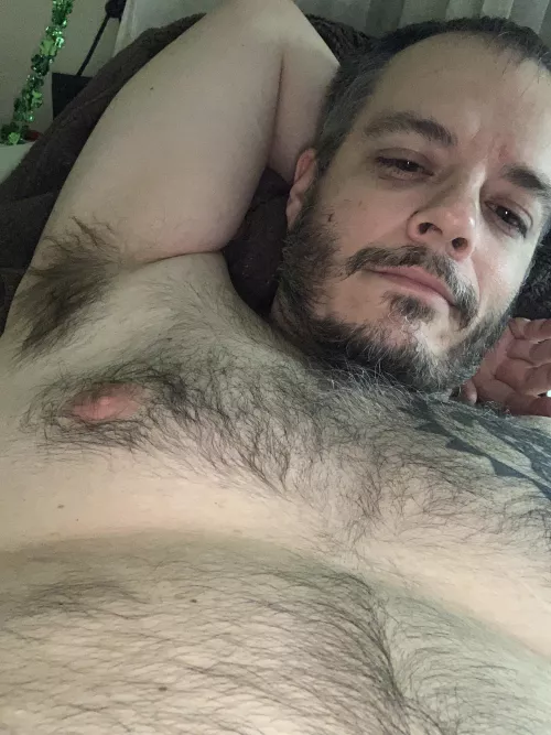 Watching some tv by Flyingsorrow