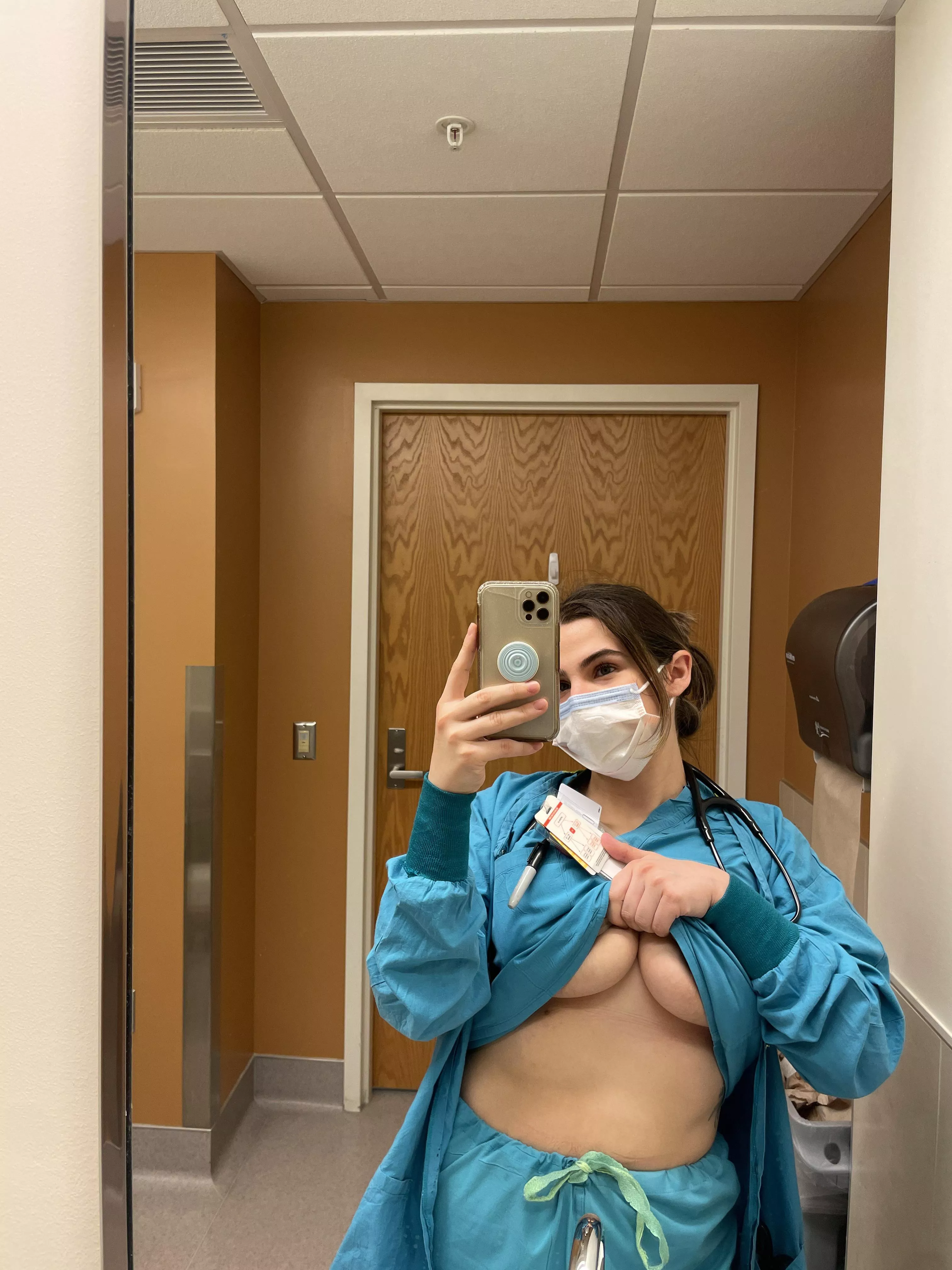 You come into the Emergency department and I’m your nurse wyd 😏🩺💉 posted by livvy5493