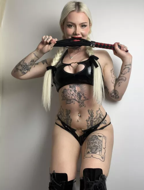 Be my bitch [F] by LowriRose