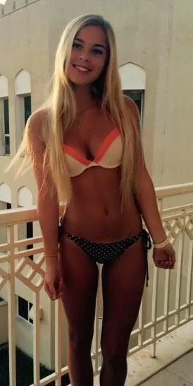 Blondes! posted by Thebigd225331