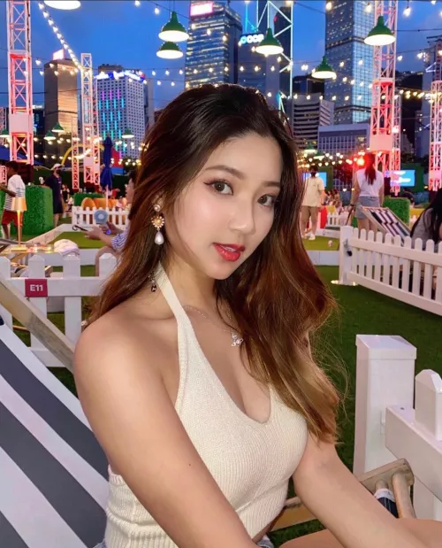 Do u like how I look at you 🥰 F20 by lila6893