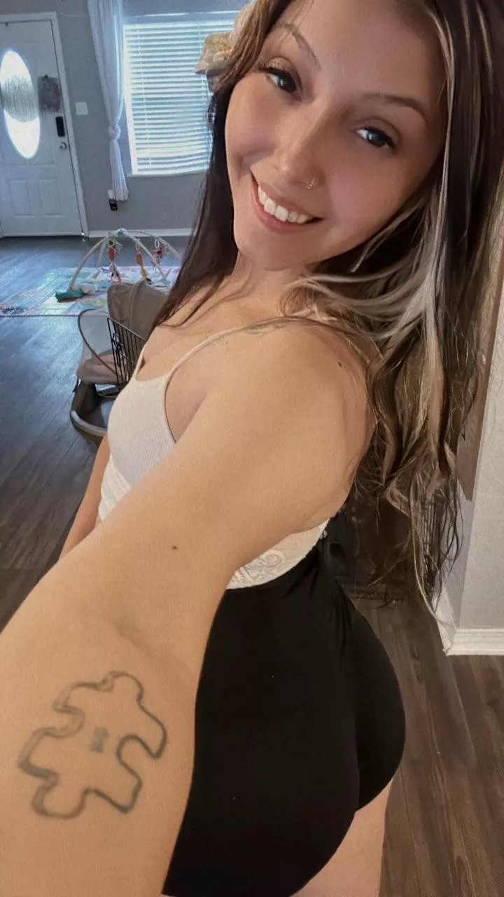 Drop a ❤️ if you like what you see!! posted by DatChickenHead