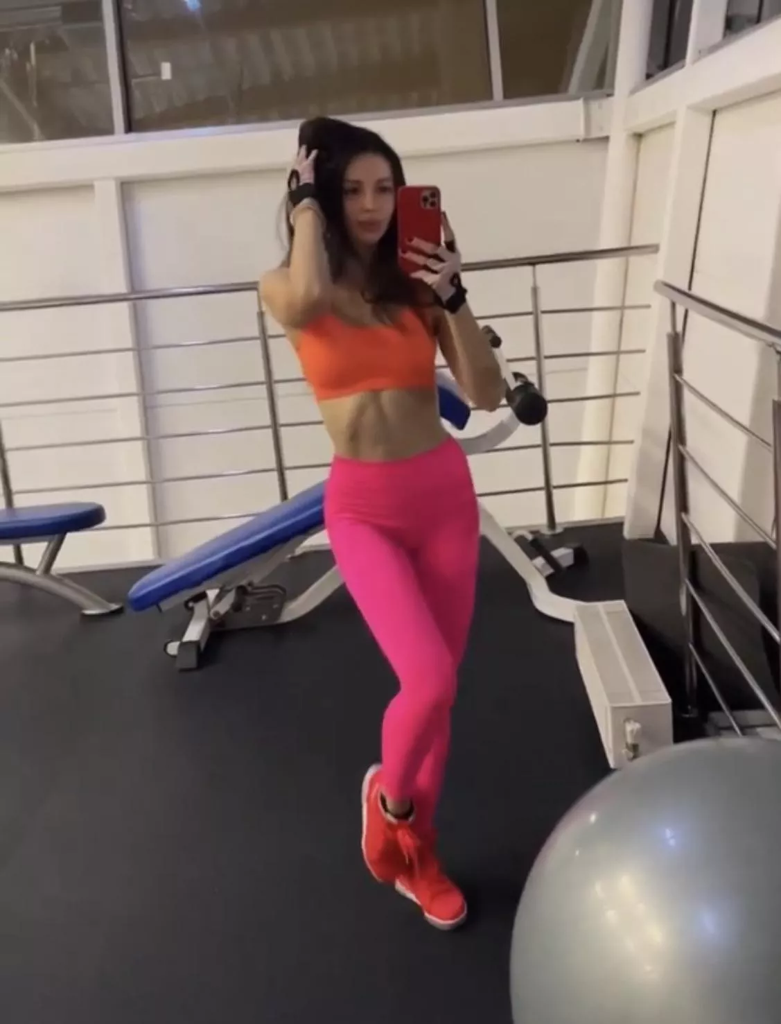 [F] working out makes me so horny 🥵 posted by Lucky-Bad-8297