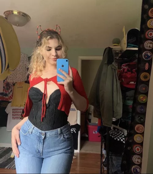 F21 curvy girls rule the world by Pm_me_jiggly_booty