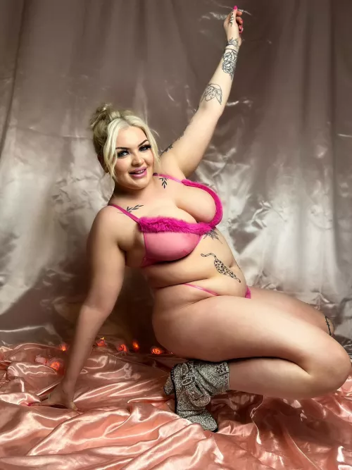 Feeling cute in my boots and fluffy undies by KaylaKeenOF