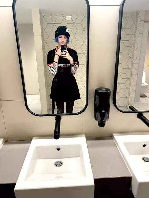 Going out in public dressed casual fem feels so good! by EDubbay