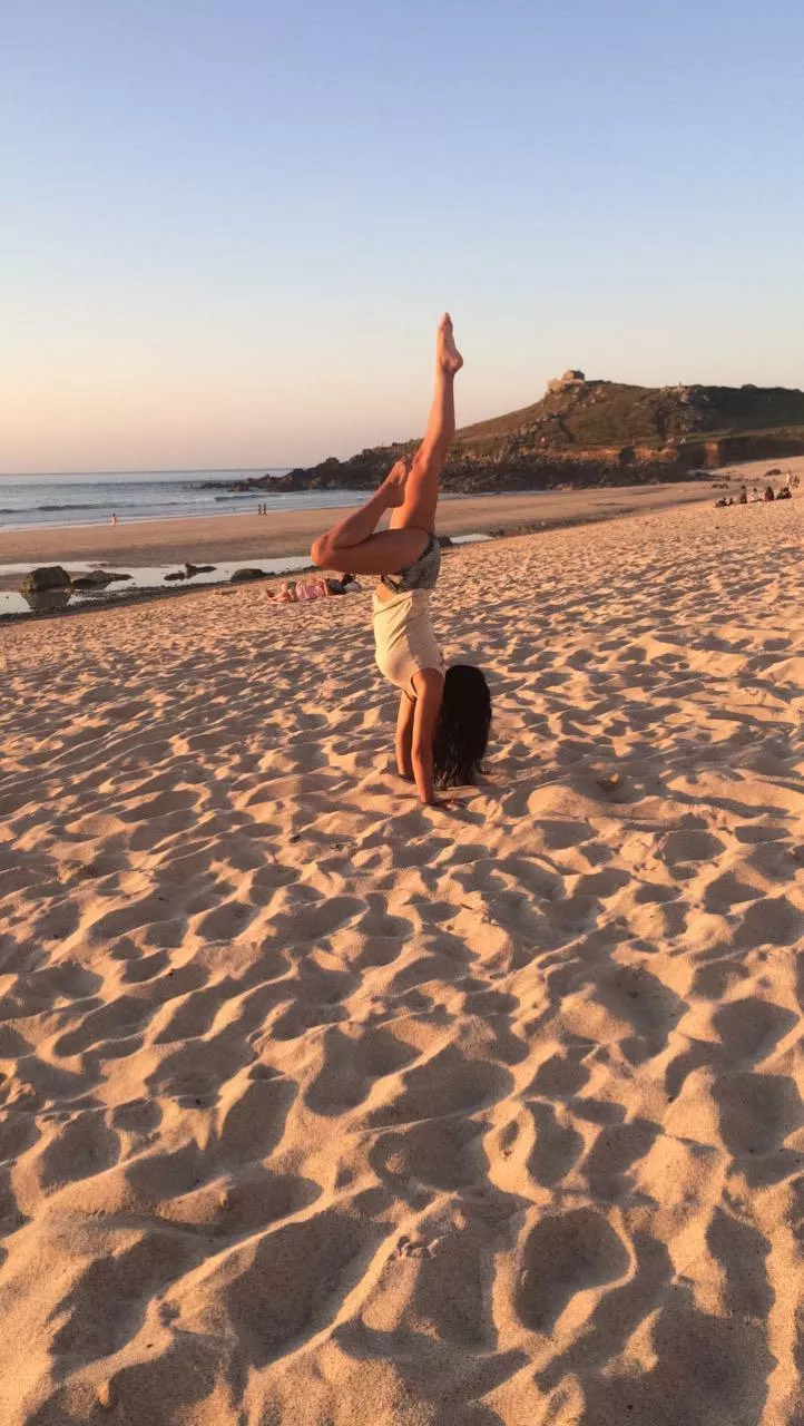 Handstand on a beach posted by Sexymialou
