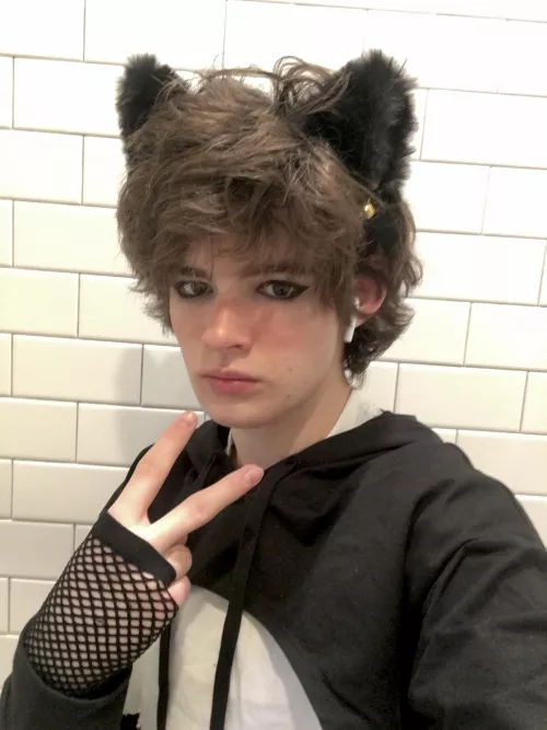 I need to take less boring selfies by Cow-J