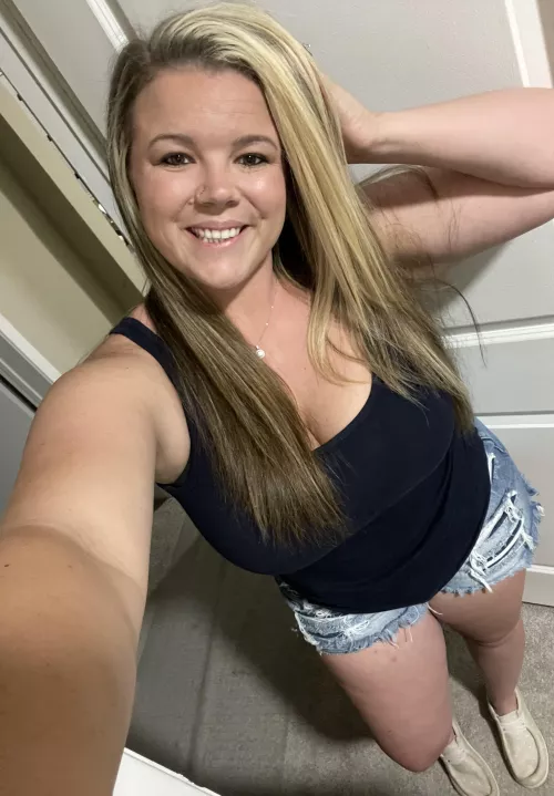 Just a pretty & curvy milf with a knack for sexy pics 🔥📸 by kaydancek