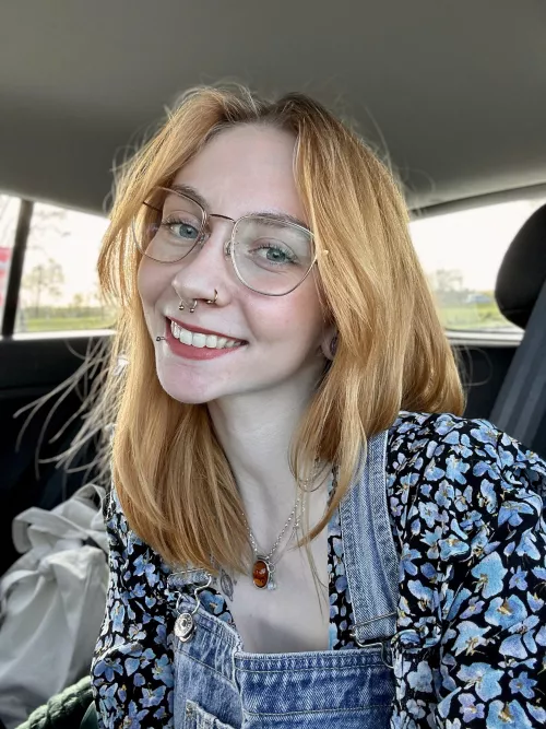 Just a stoner girl from next door by thedancingdevil