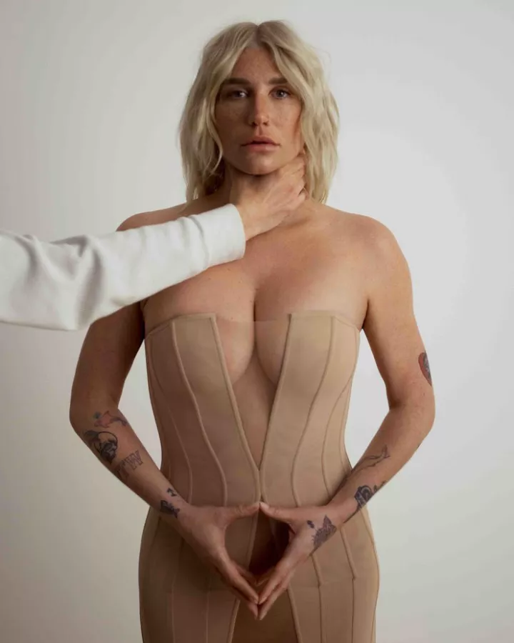 Kesha posted by brown3cake