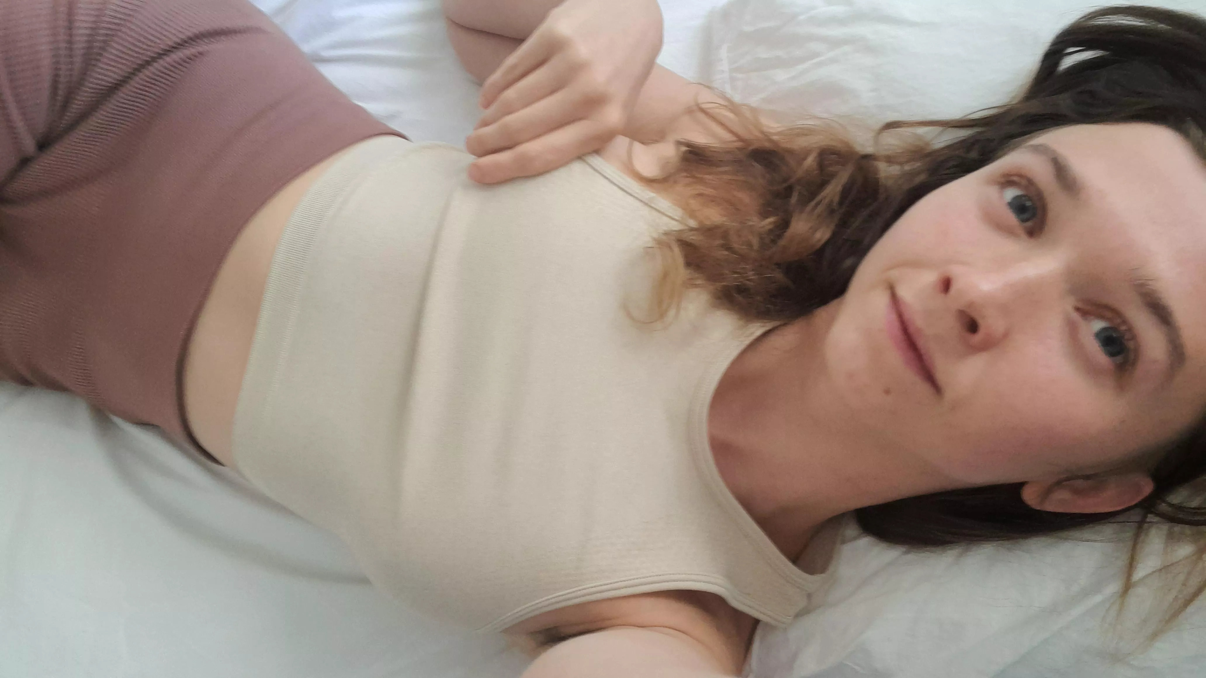 Looking for cuddle puddle buddies 😳👉👈 [f] posted by beeboogirl