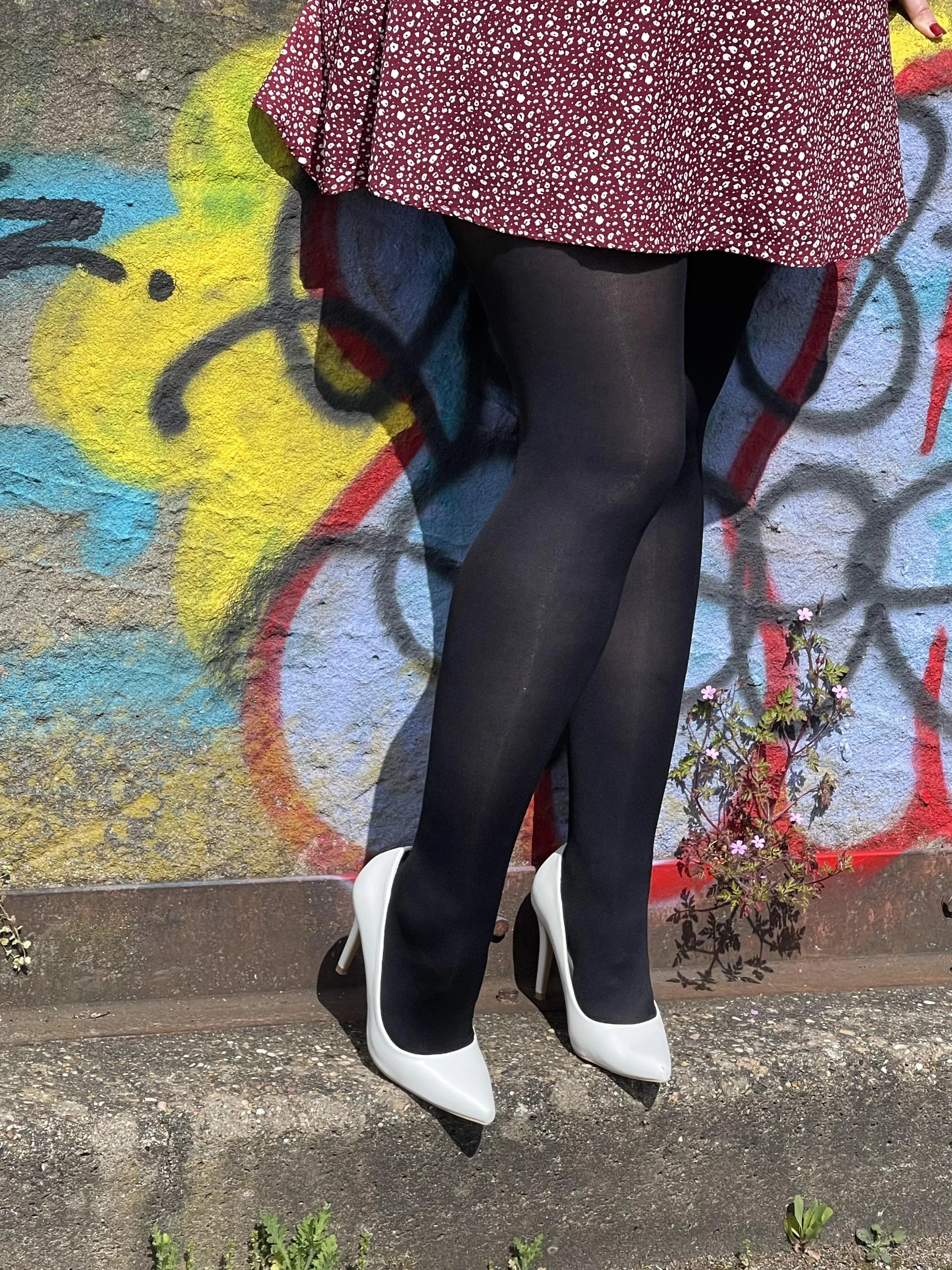 Out for walk 😘 posted by CurvyPantyhose