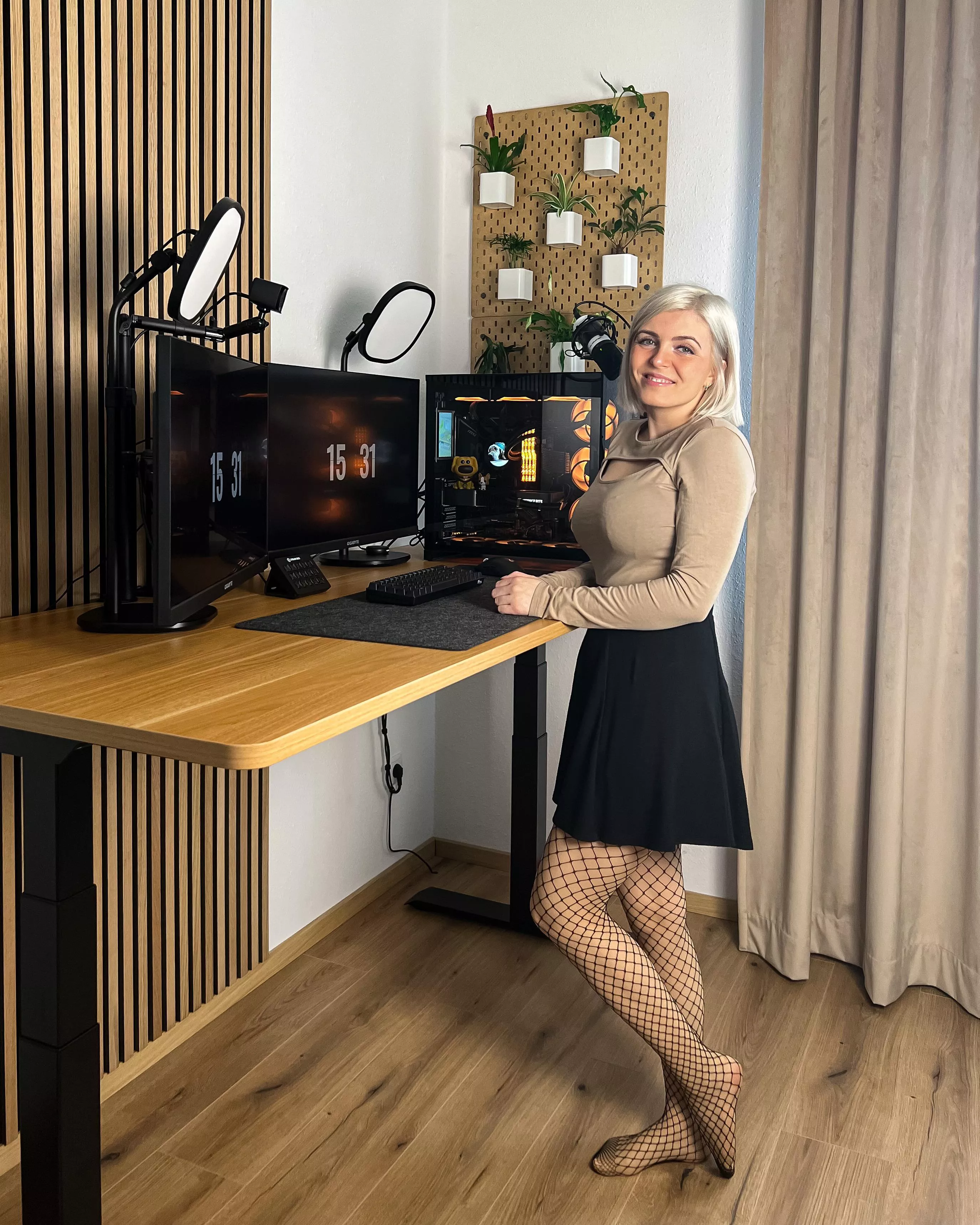 Pantyhose + Fishnet 🤫 posted by bellas_paws