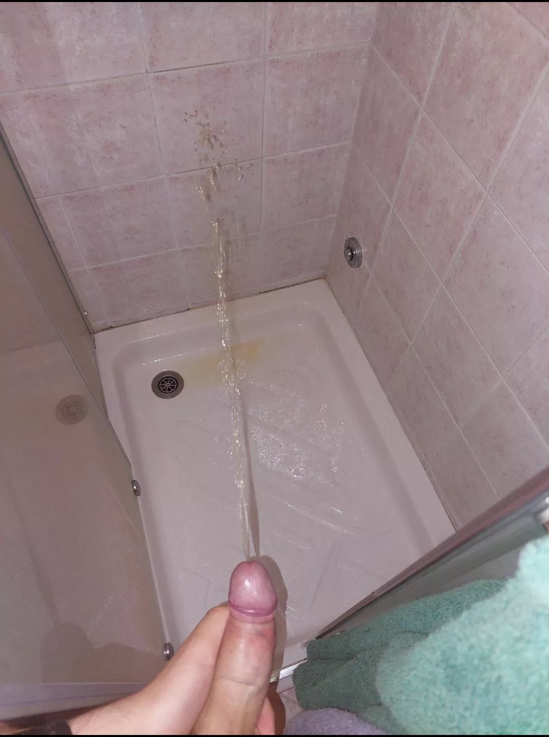 Pissing in the shower 😝💦 posted by No-Echidna974