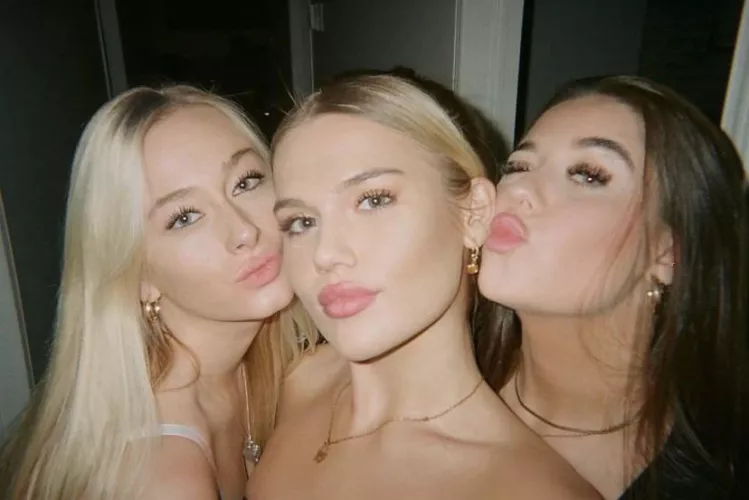 Pretty Faces by d8in