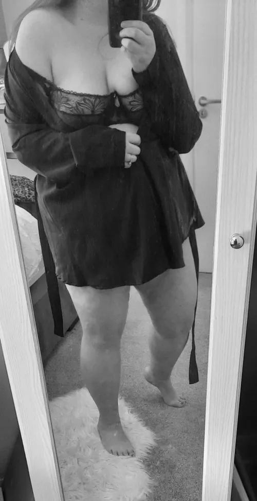 Satin Sunday feels 😍 [F] by rouge2135