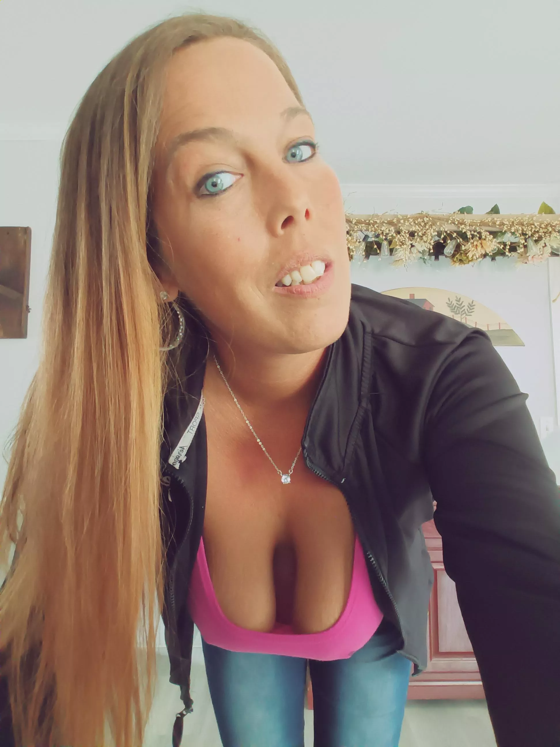 She's got some big ol tittys... posted by chloesbabyblues