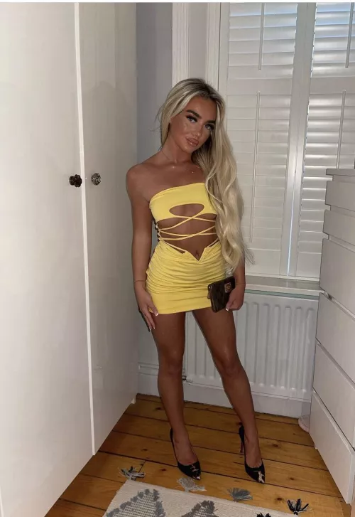 Showing off her assets by Funtimecentral9