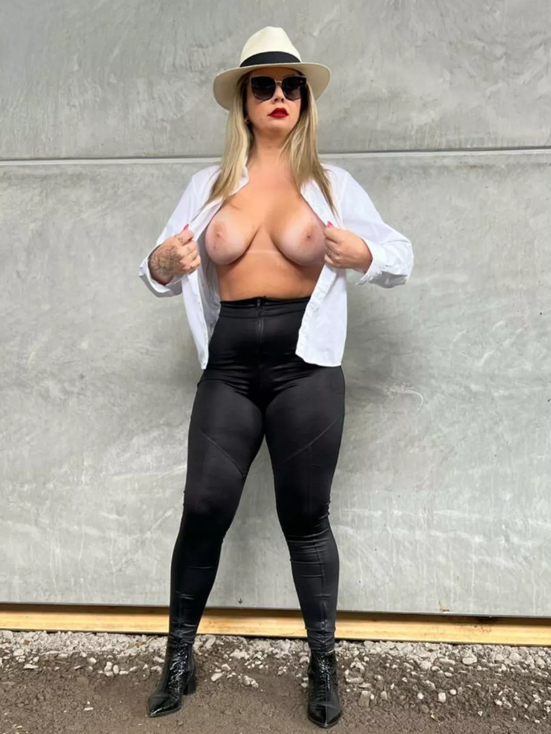 Some public exposion of my thickness posted by Spicyninah