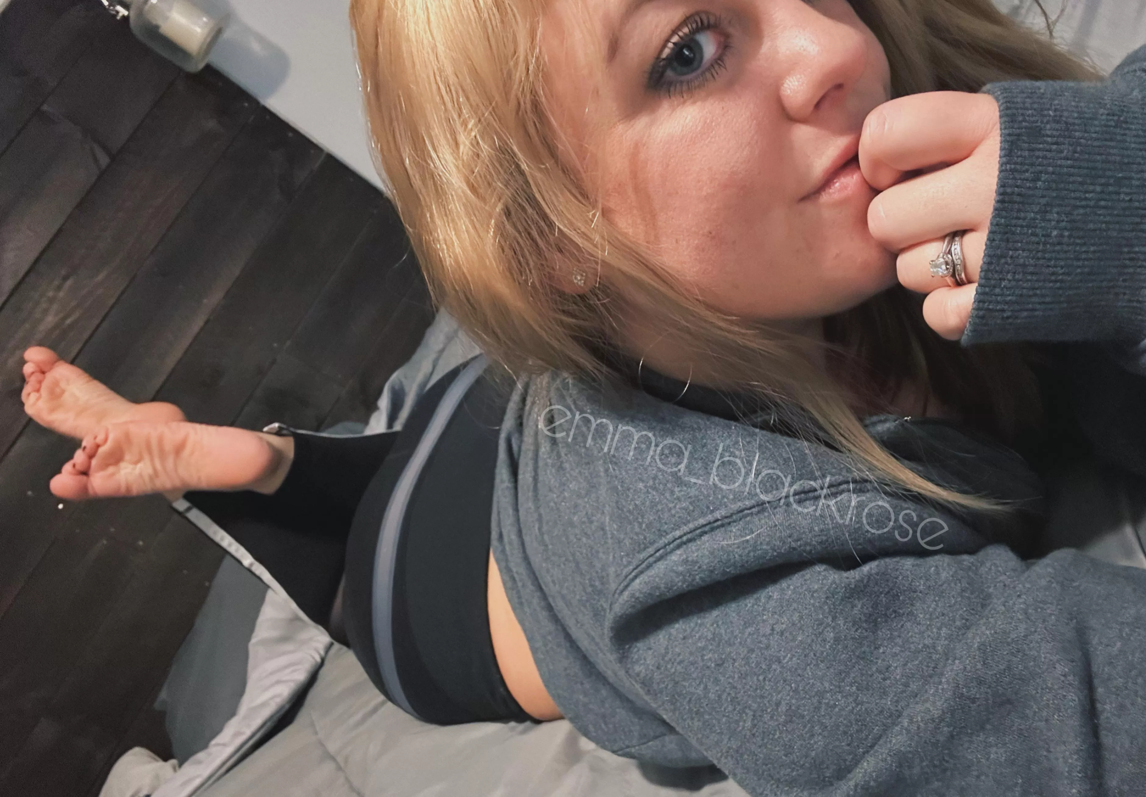 Stopped by to say hi posted by em_blackrose