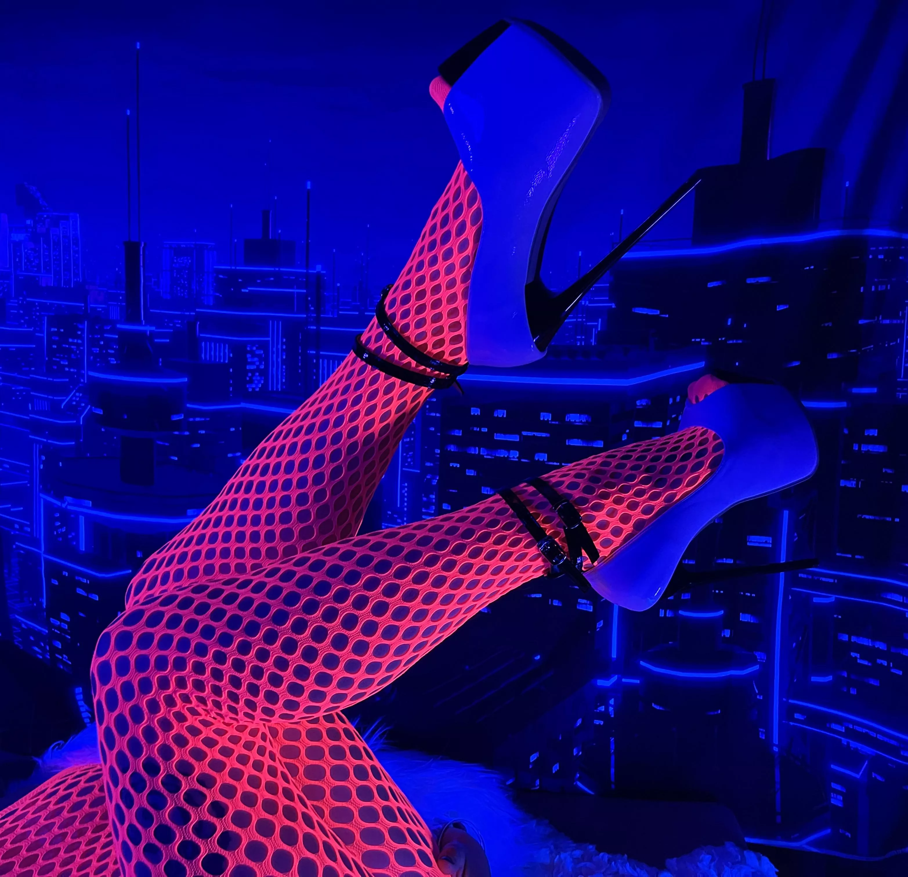 The only way to spend a Saturday: heels in the air 😏 posted by thingsidoatnight