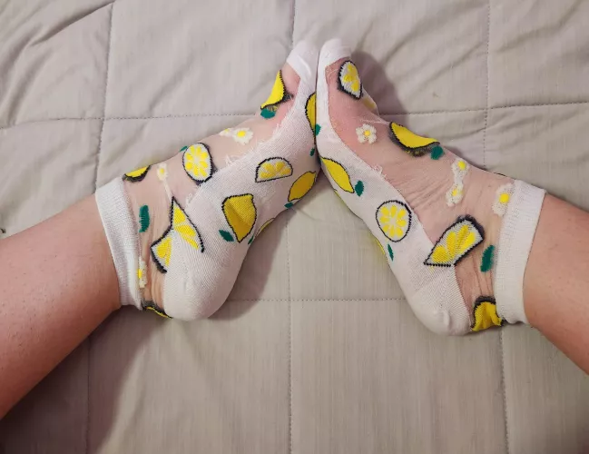 Vinegar smelling feet 😋 by keekatz85