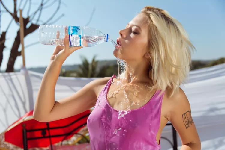 wet t-shirt by famegirls