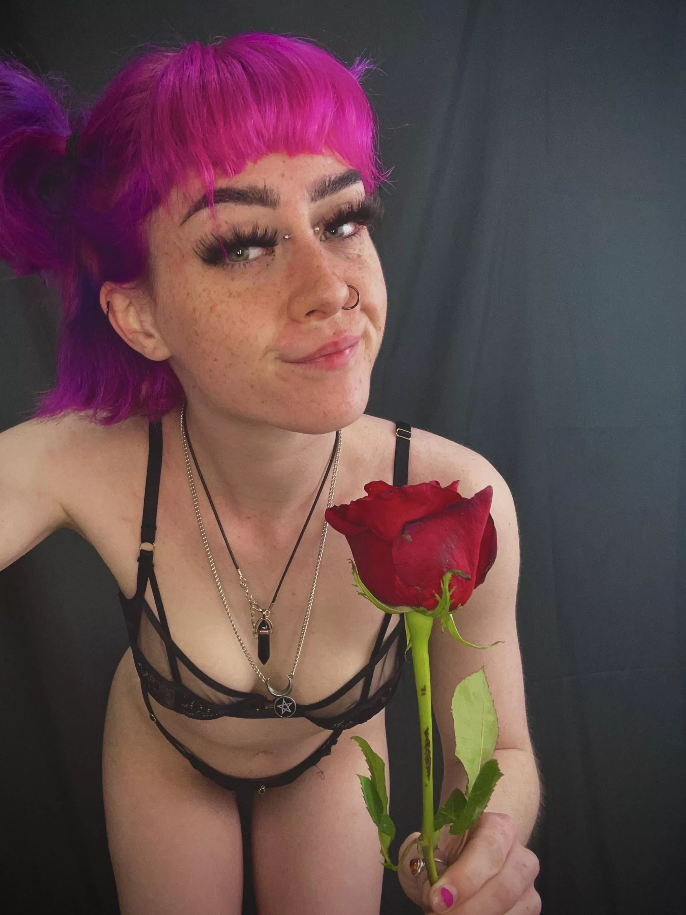 Would you give me flowers and tell me I’m pretty 🥺❤️ posted by Unothegal