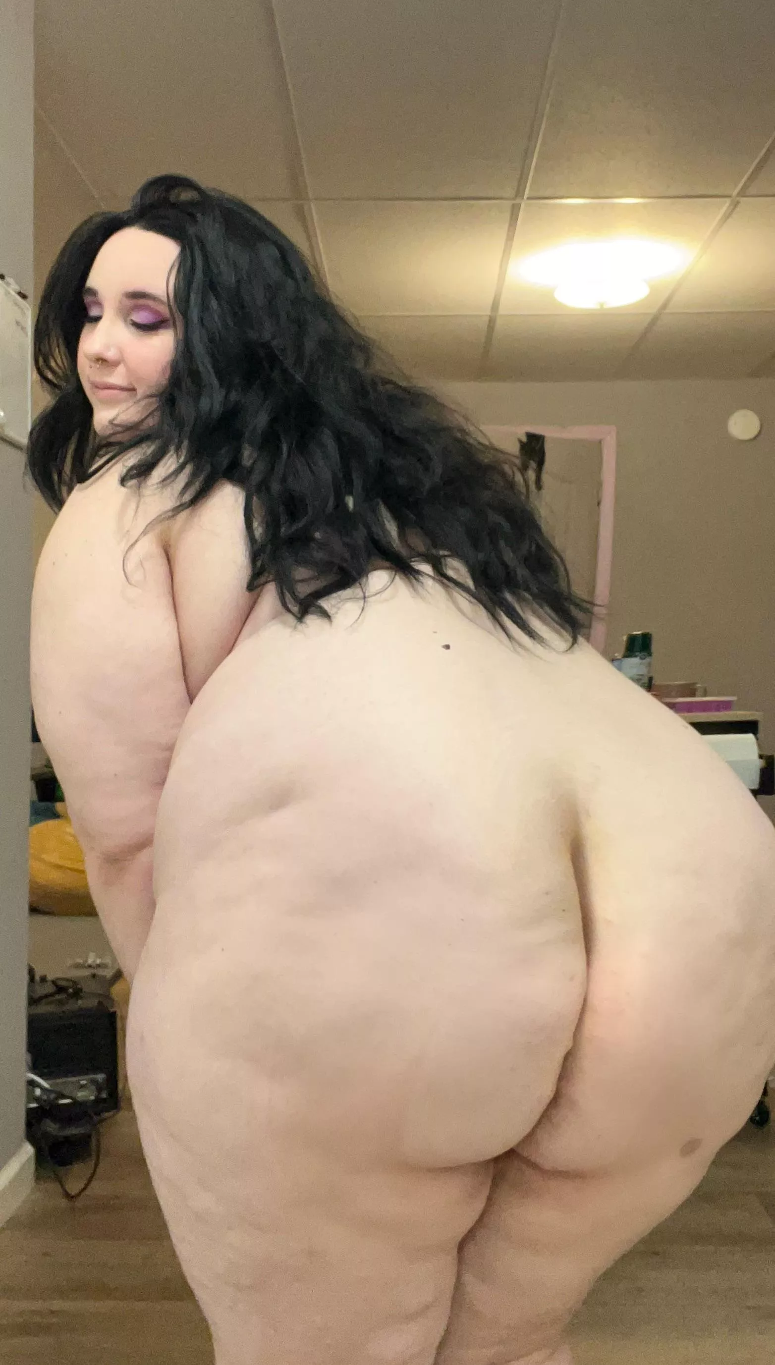 You like it from the back, huh? 🤤 posted by eeriedeari