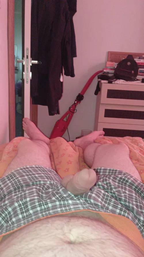 20. United States. Average sized dick. Looking for a long term jerkmates who loves each part of my body. I love to cum in vid chat. :) by Porsche911930