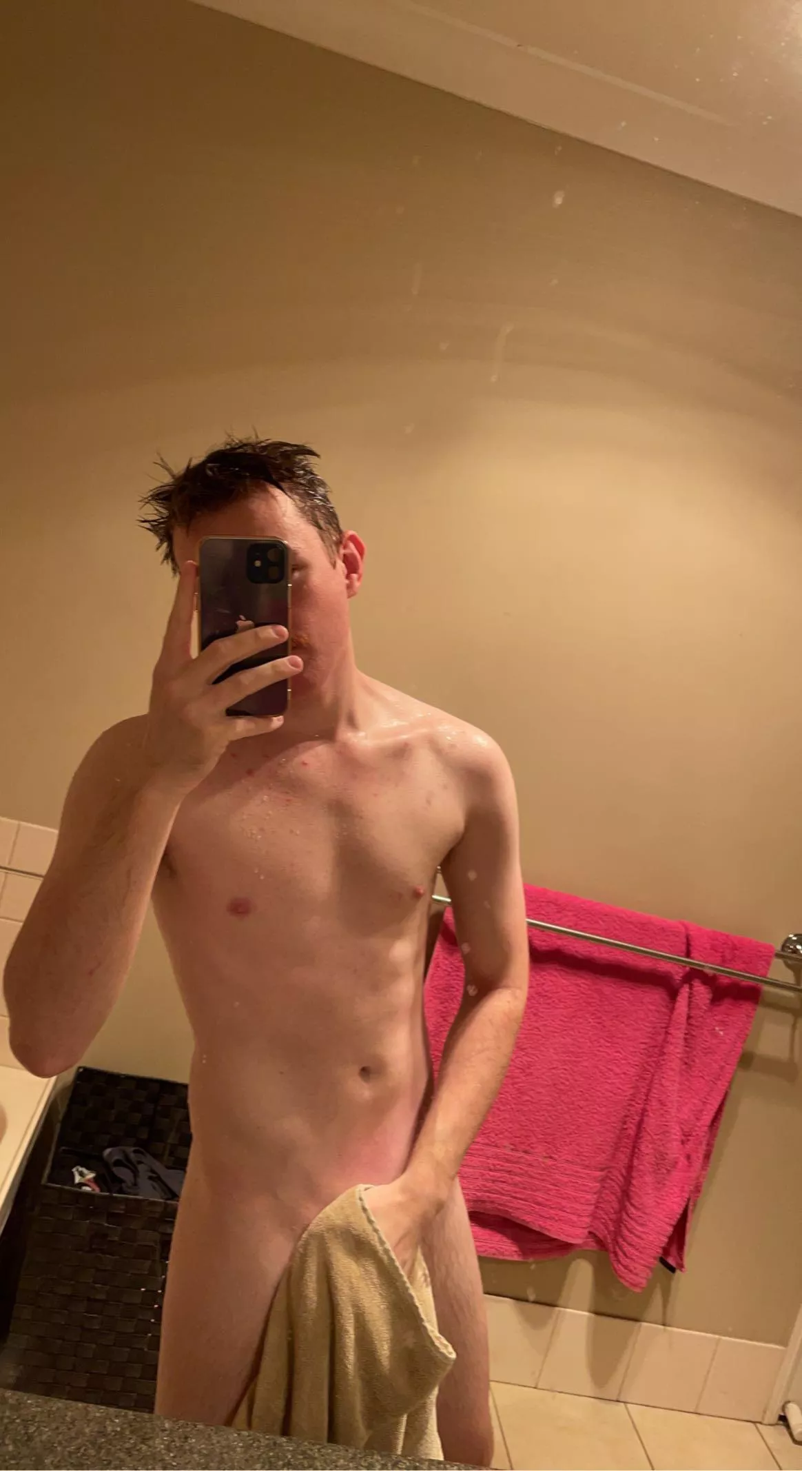 22 Aus, need someone to make me nut posted by Aloha20002021