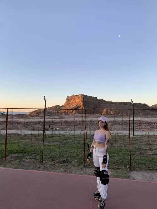 Are you into rollerskate girls? by Swim_Pretty